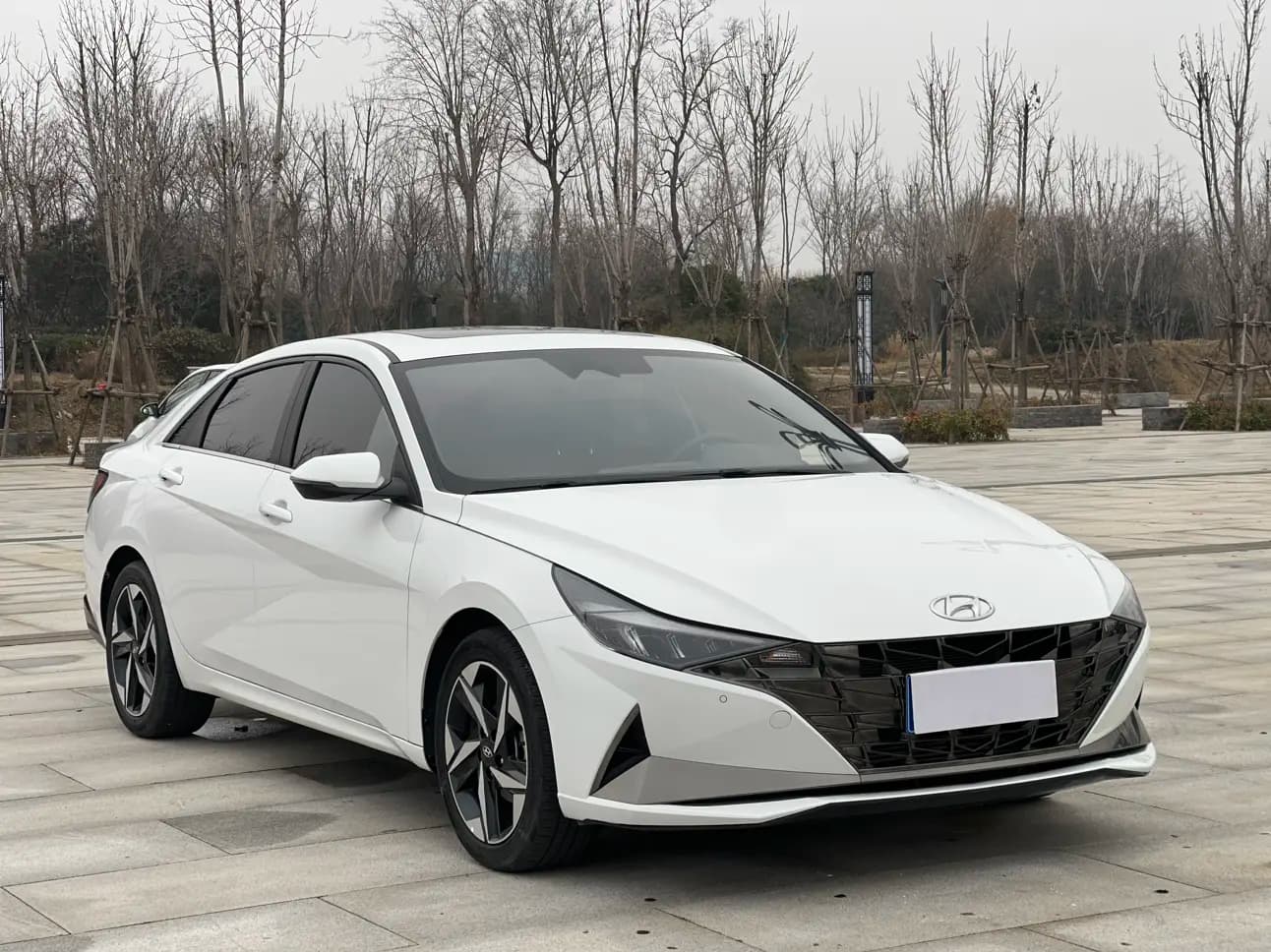 Hyundai Elantra 2023 г. 30012 км. — фото 3