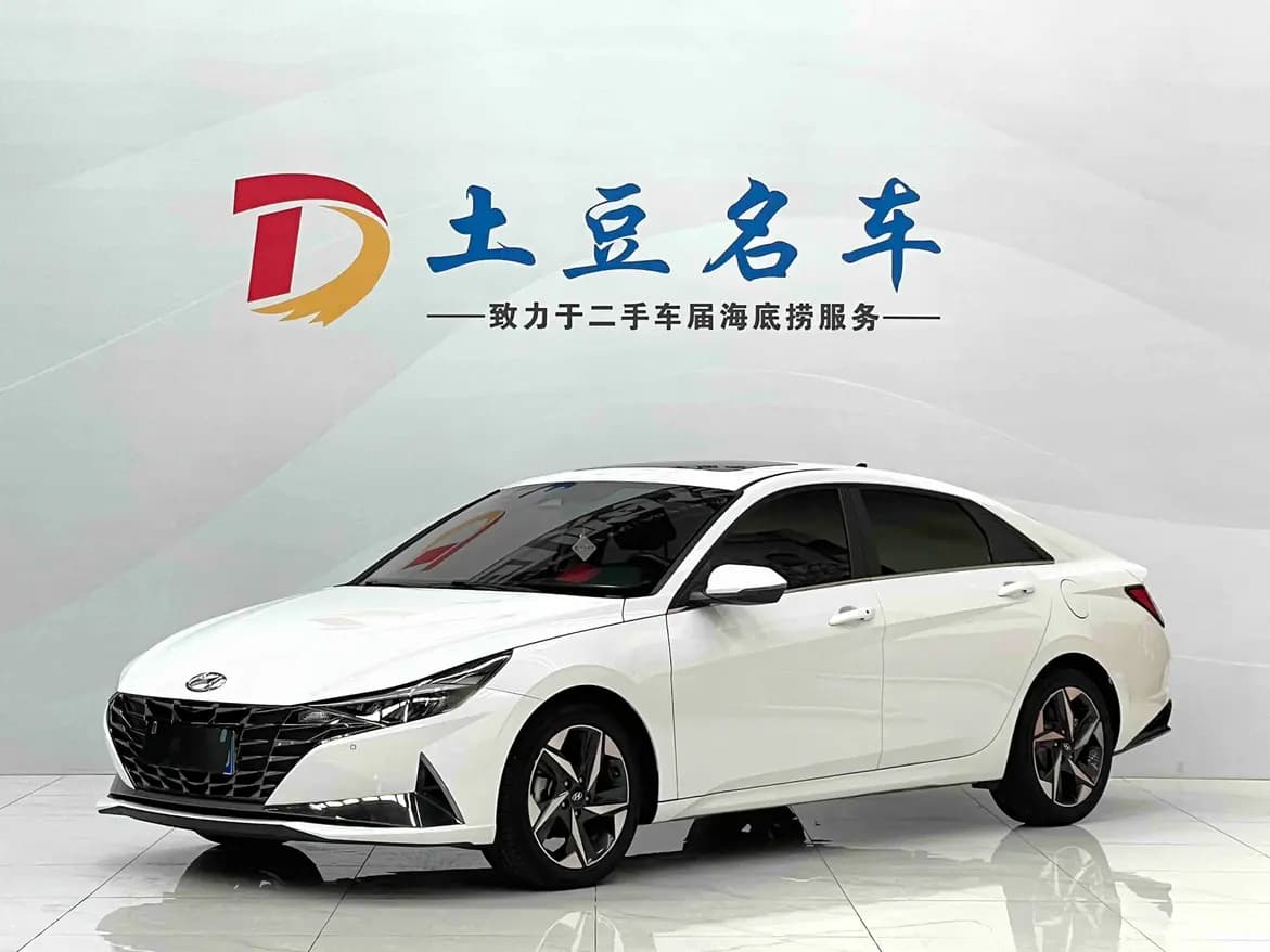 Hyundai Elantra 2022 г. 26711 км.