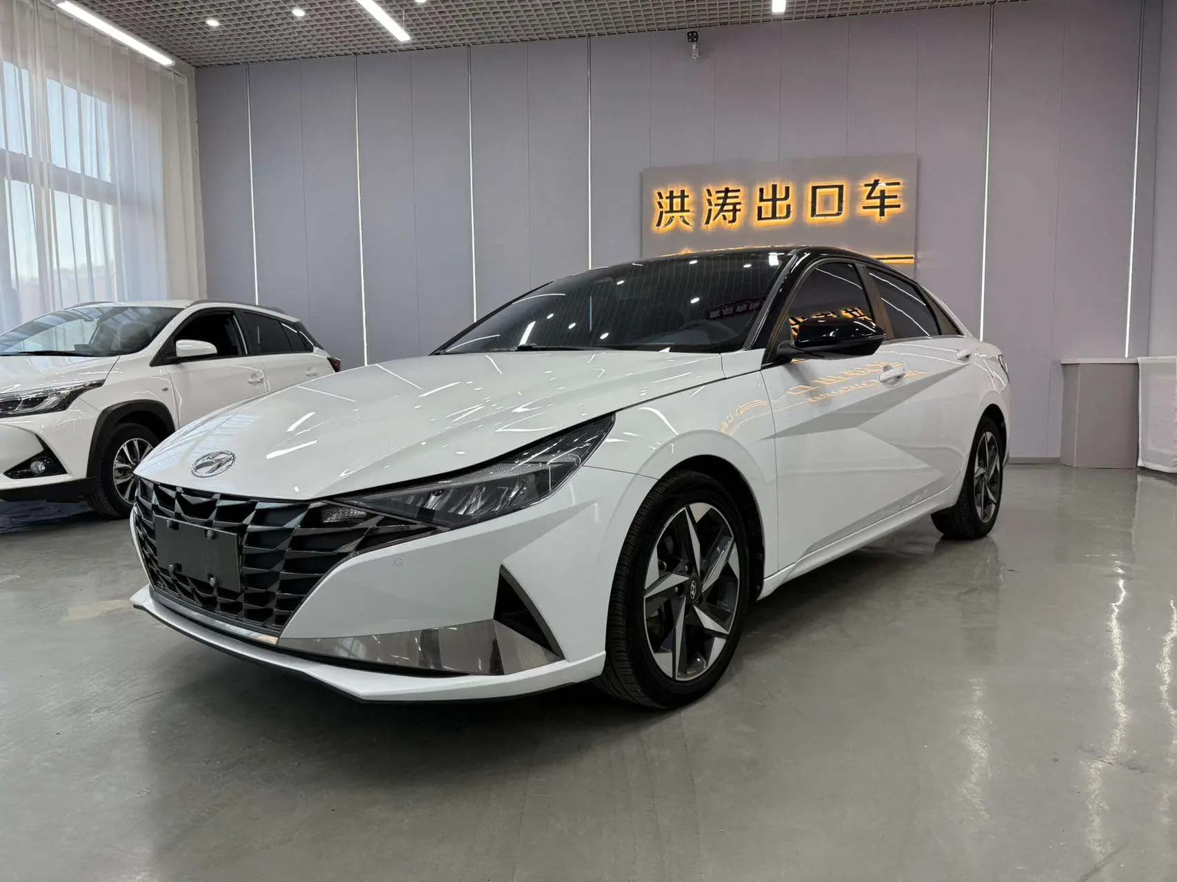 Hyundai Elantra 2023 г. 35010 км.