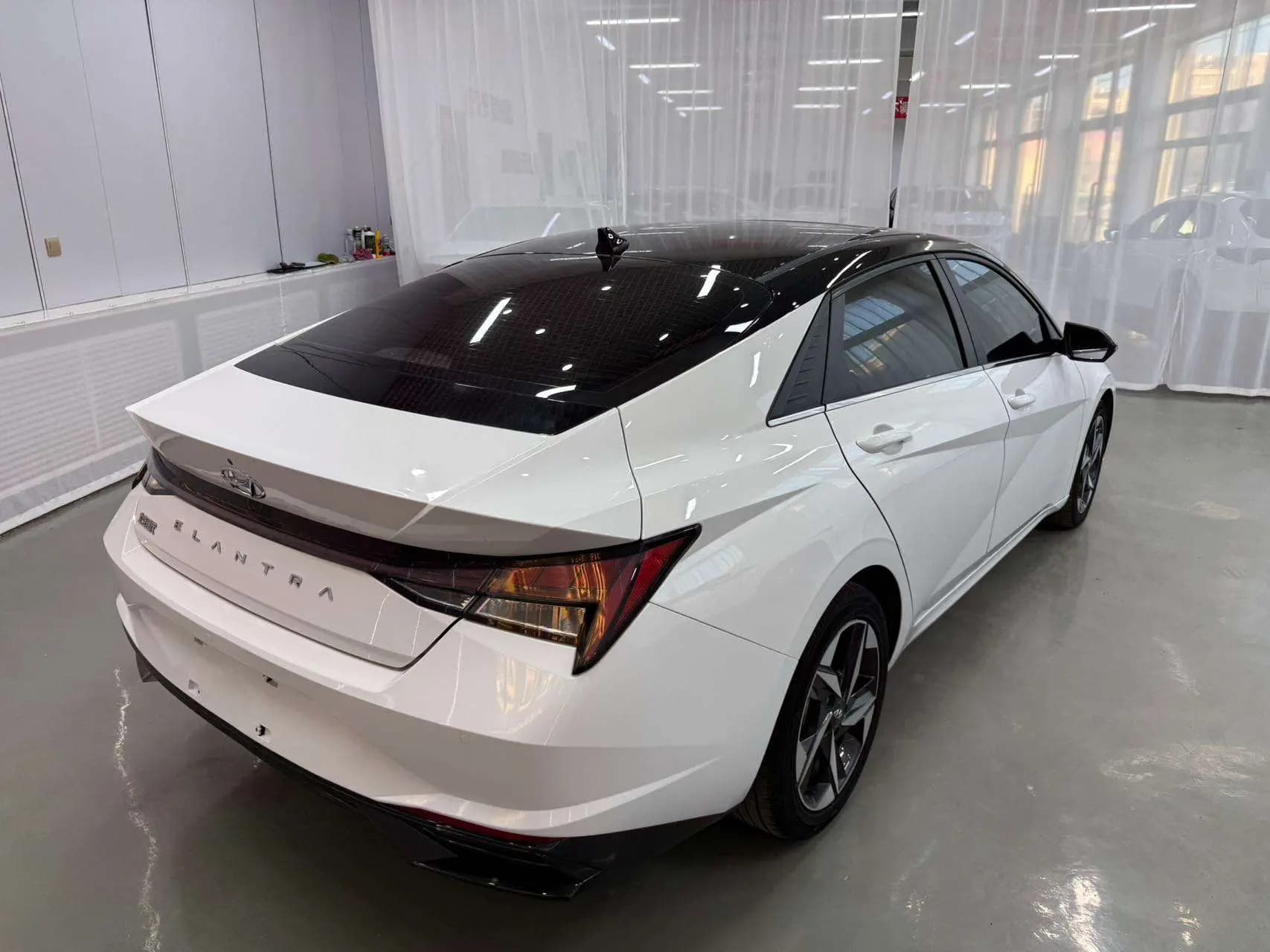 Hyundai Elantra 2023 г. 35010 км. — фото 4