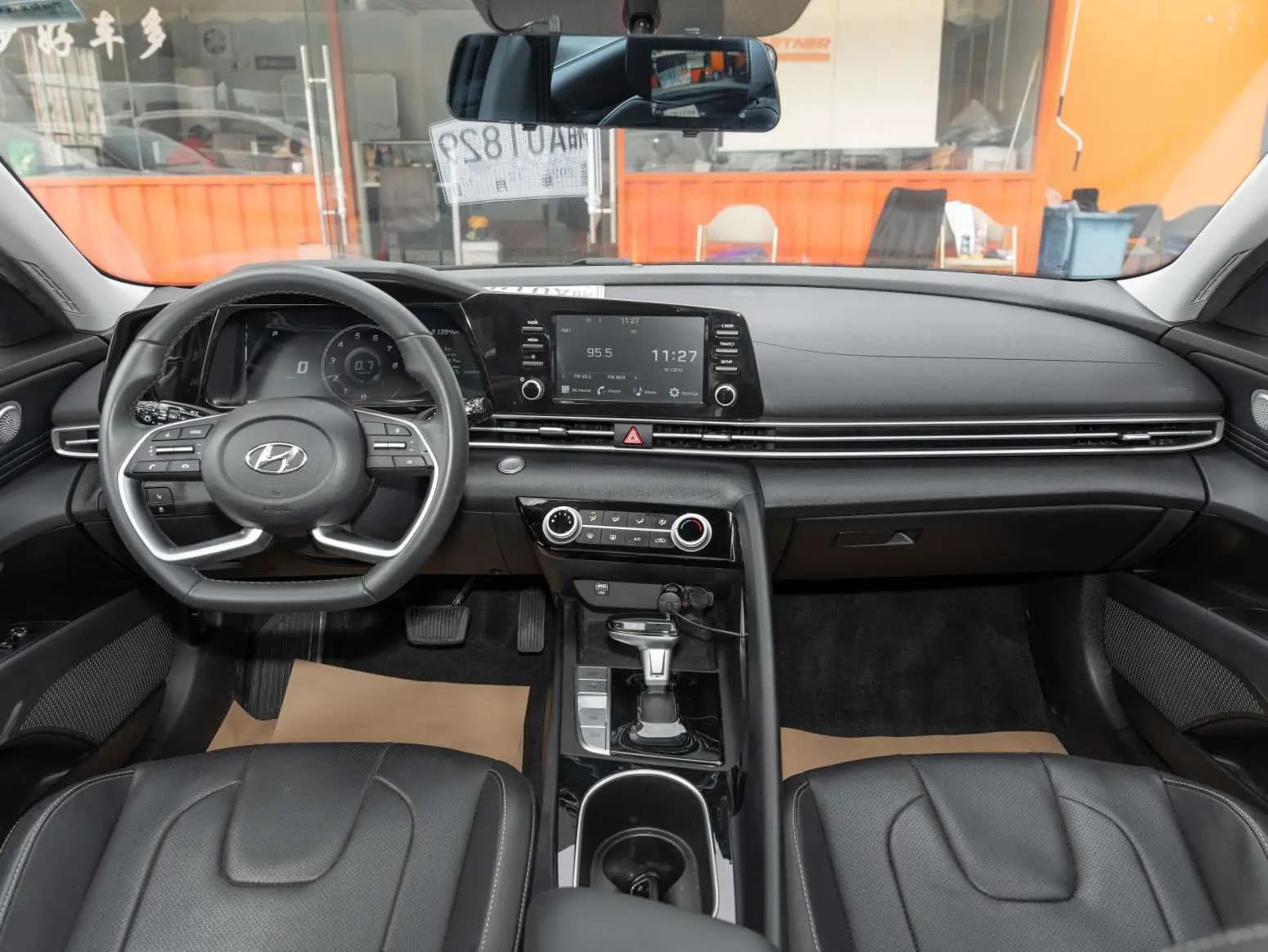 Hyundai Elantra 2023 г. 21006 км. — фото 14
