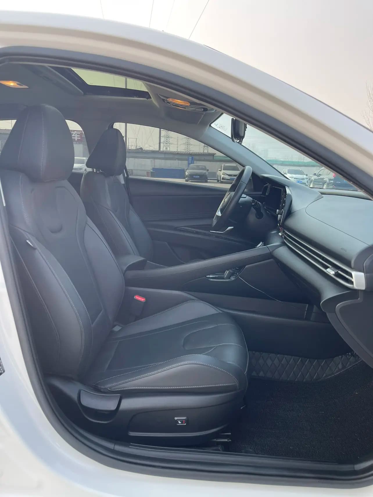 Hyundai Elantra 2022 г. 37004 км. — фото 17