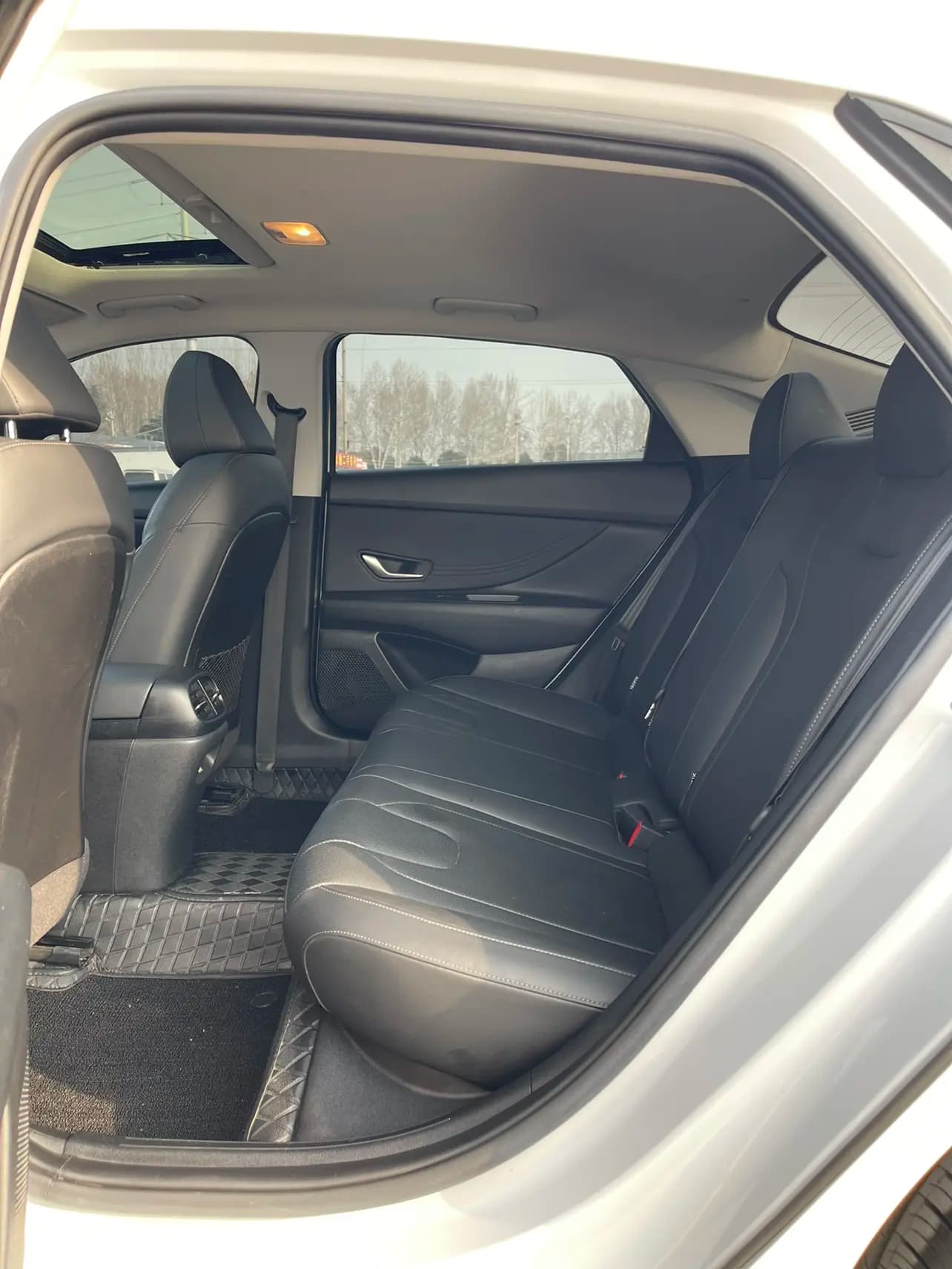 Hyundai Elantra 2022 г. 37004 км. — фото 18