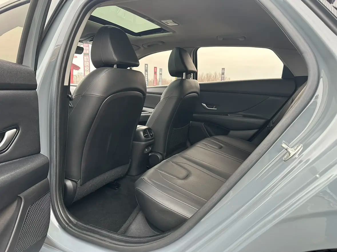 Hyundai Elantra 2022 г. 32002 км. — фото 10