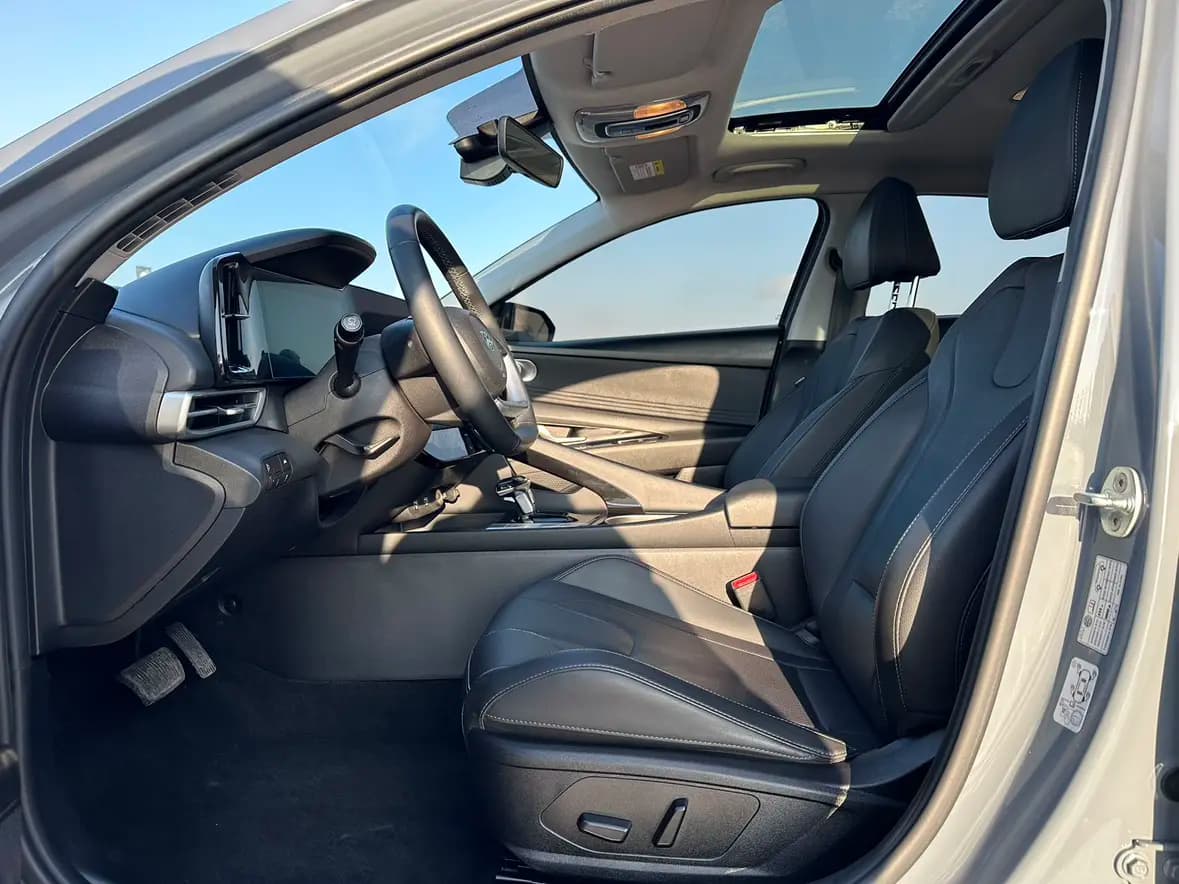 Hyundai Elantra 2022 г. 28001 км. — фото 16