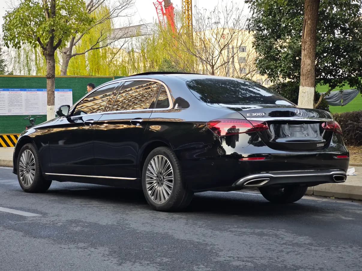 Mercedes-Benz E-Class 2021 г. 89073 км. — фото 4