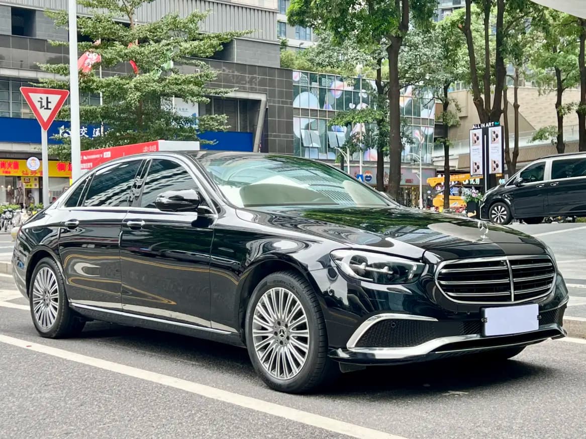 Mercedes-Benz E-Class 2022 г. 43111 км. — фото 2