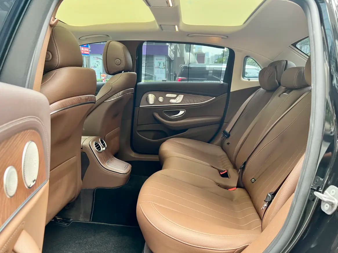 Mercedes-Benz E-Class 2022 г. 43111 км. — фото 20