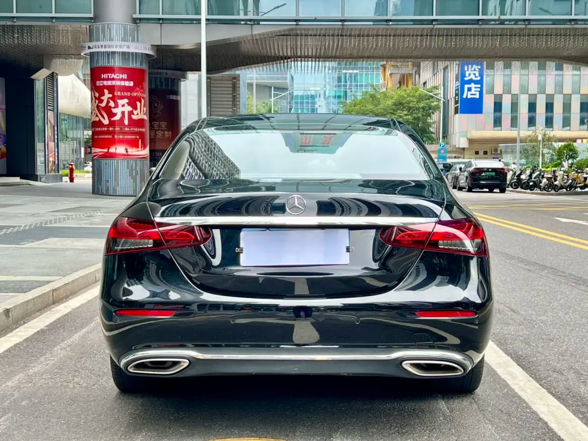 Mercedes-Benz E-Class 2022 г. 43111 км. — фото 3