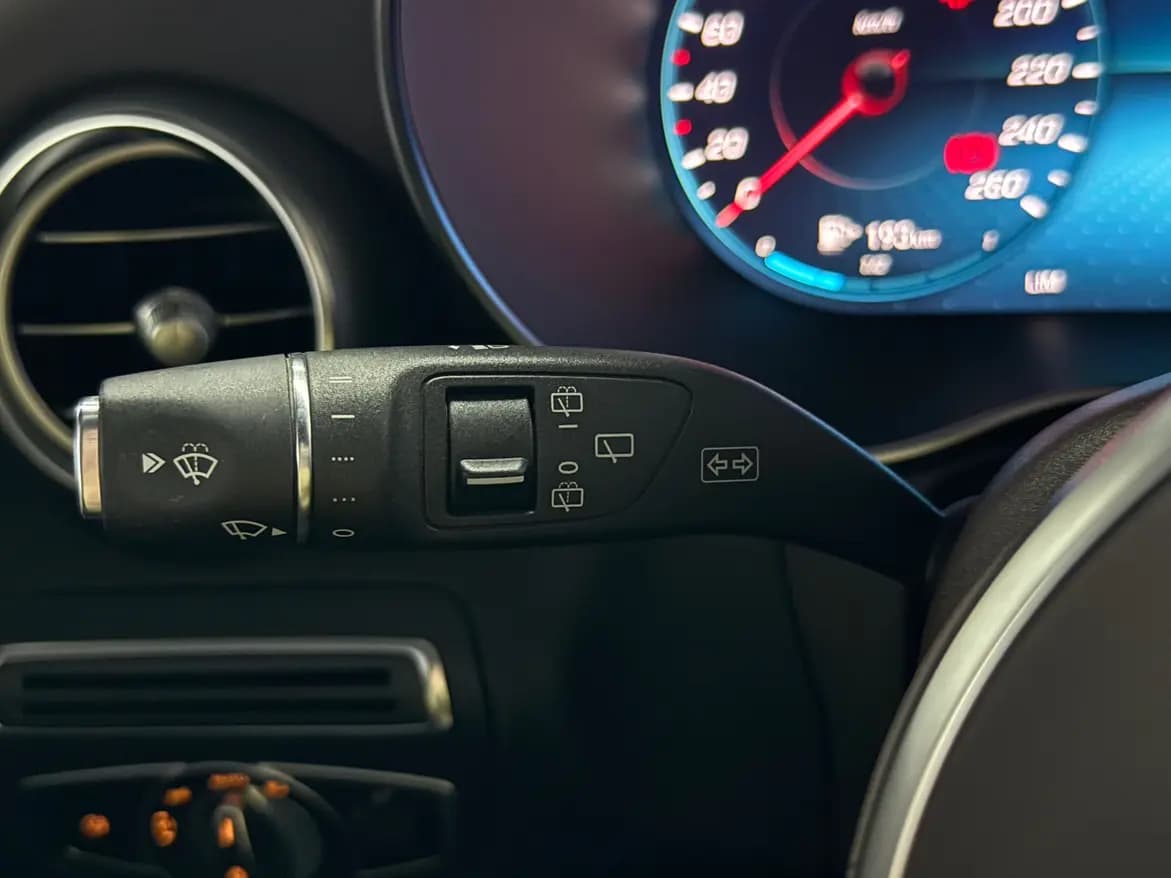 Mercedes-Benz GLC 2021 г. 44798 км. — фото 17