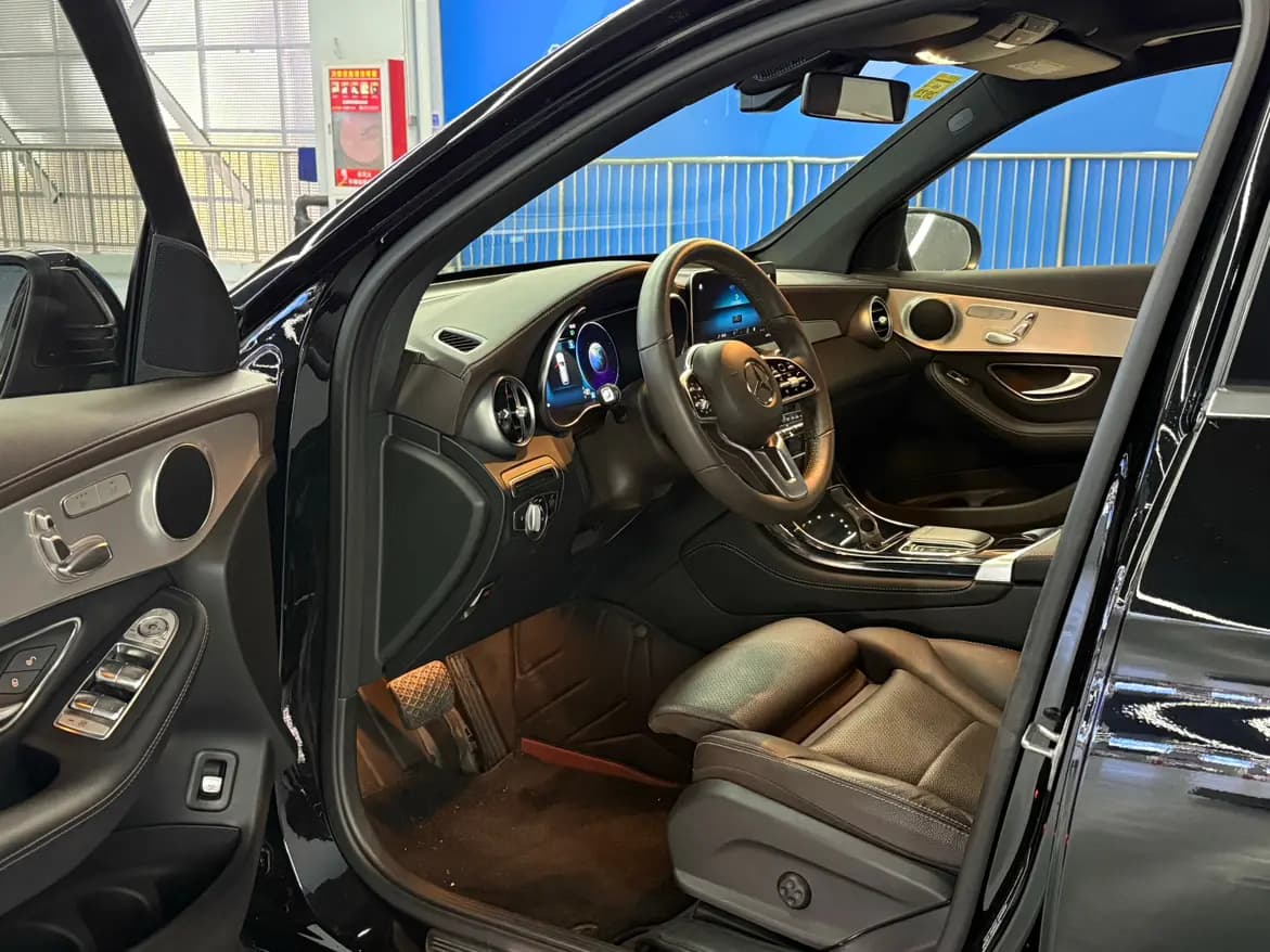 Mercedes-Benz GLC 2021 г. 44798 км. — фото 19