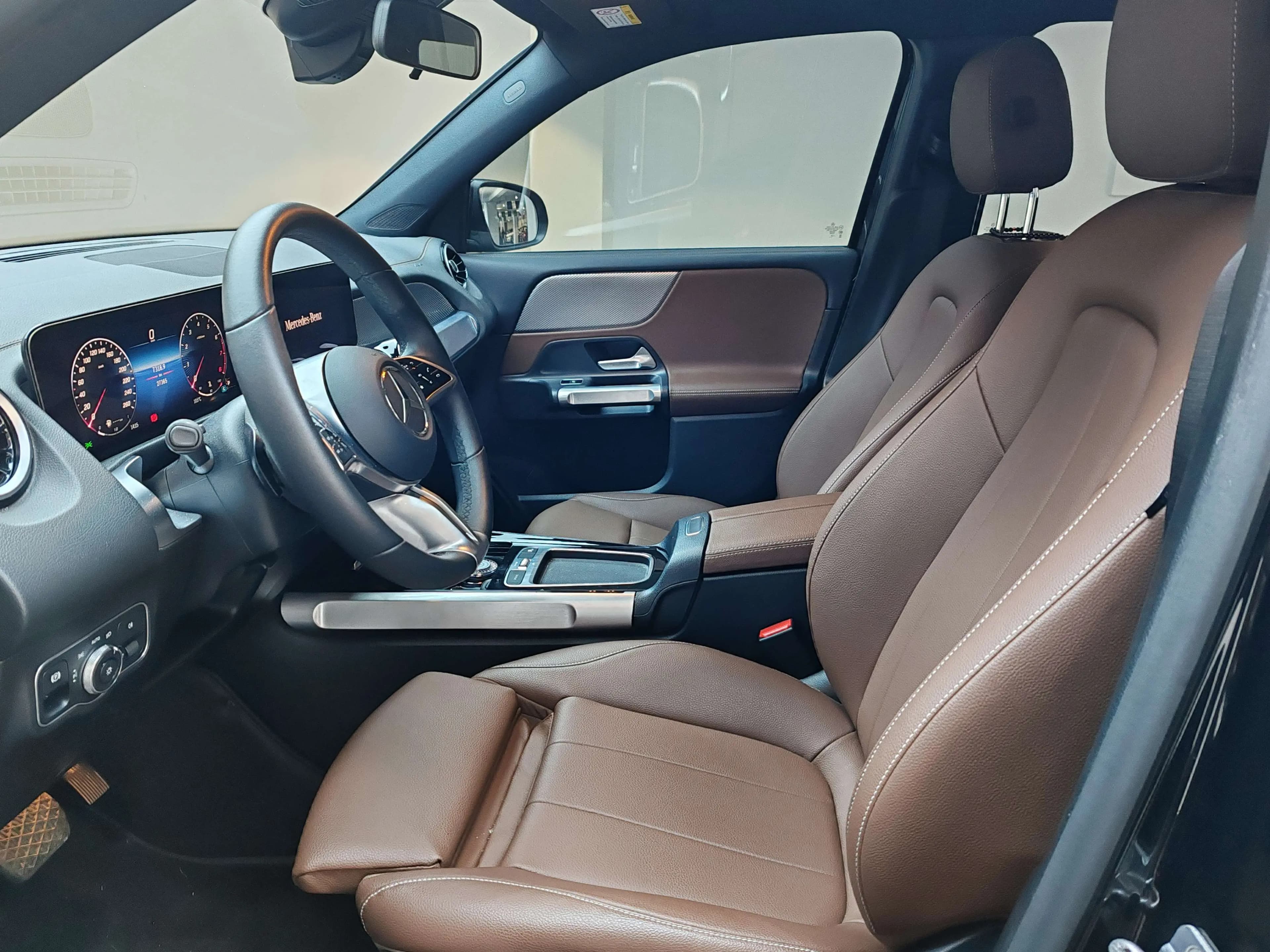 Mercedes-Benz GLB 2025 г. 27436 км. — фото 10