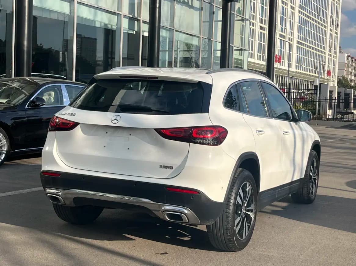 Mercedes-Benz GLA 2023 г. 45084 км. — фото 3