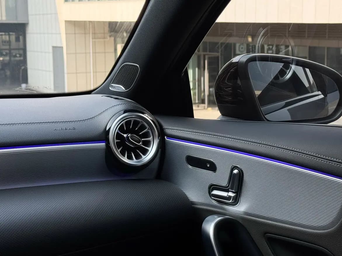 Mercedes-Benz A-Class AMG 2023 г. 17146 км. — фото 11