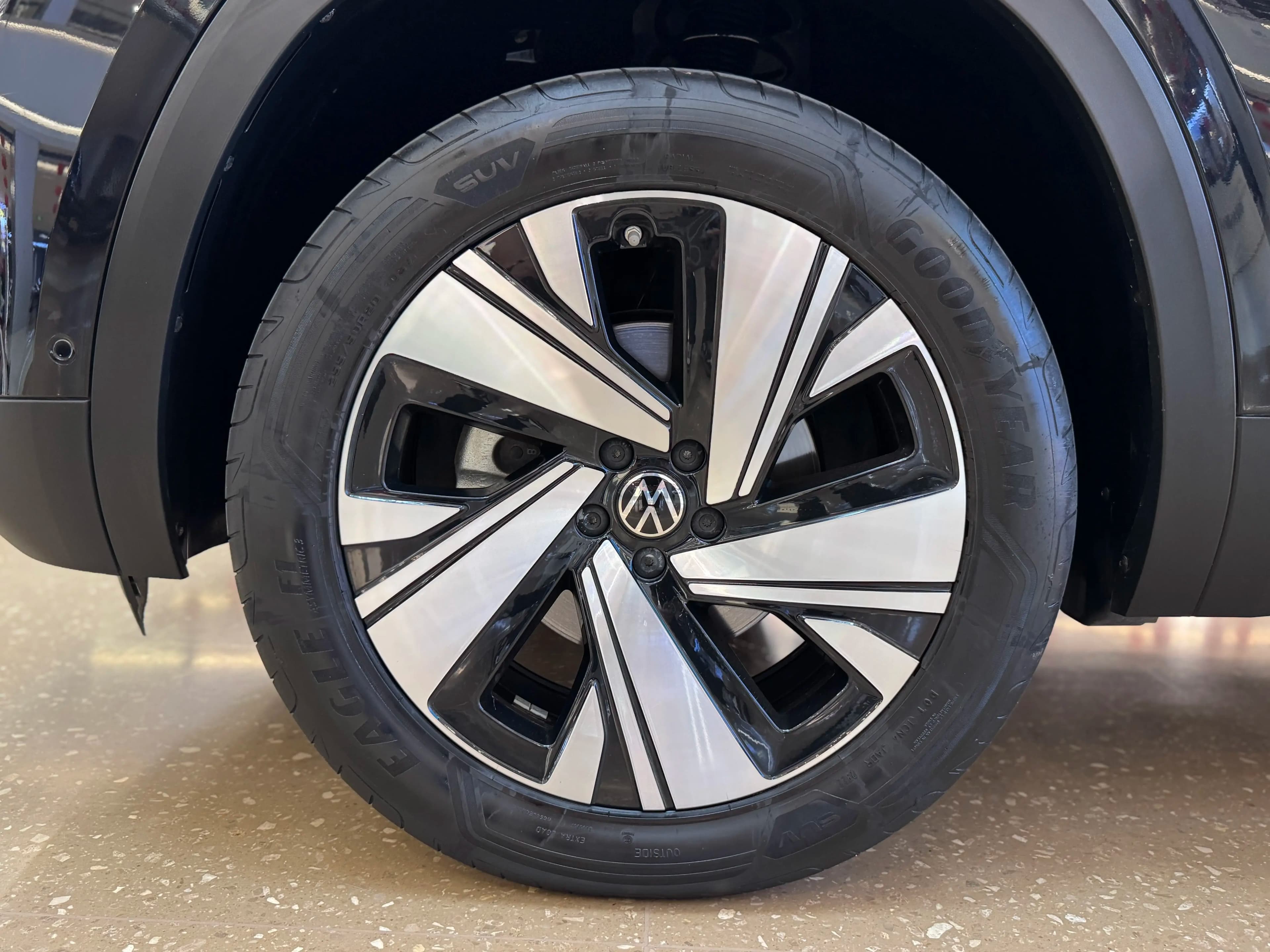 Volkswagen Teramont 2023 г. 44628 км. — фото 13