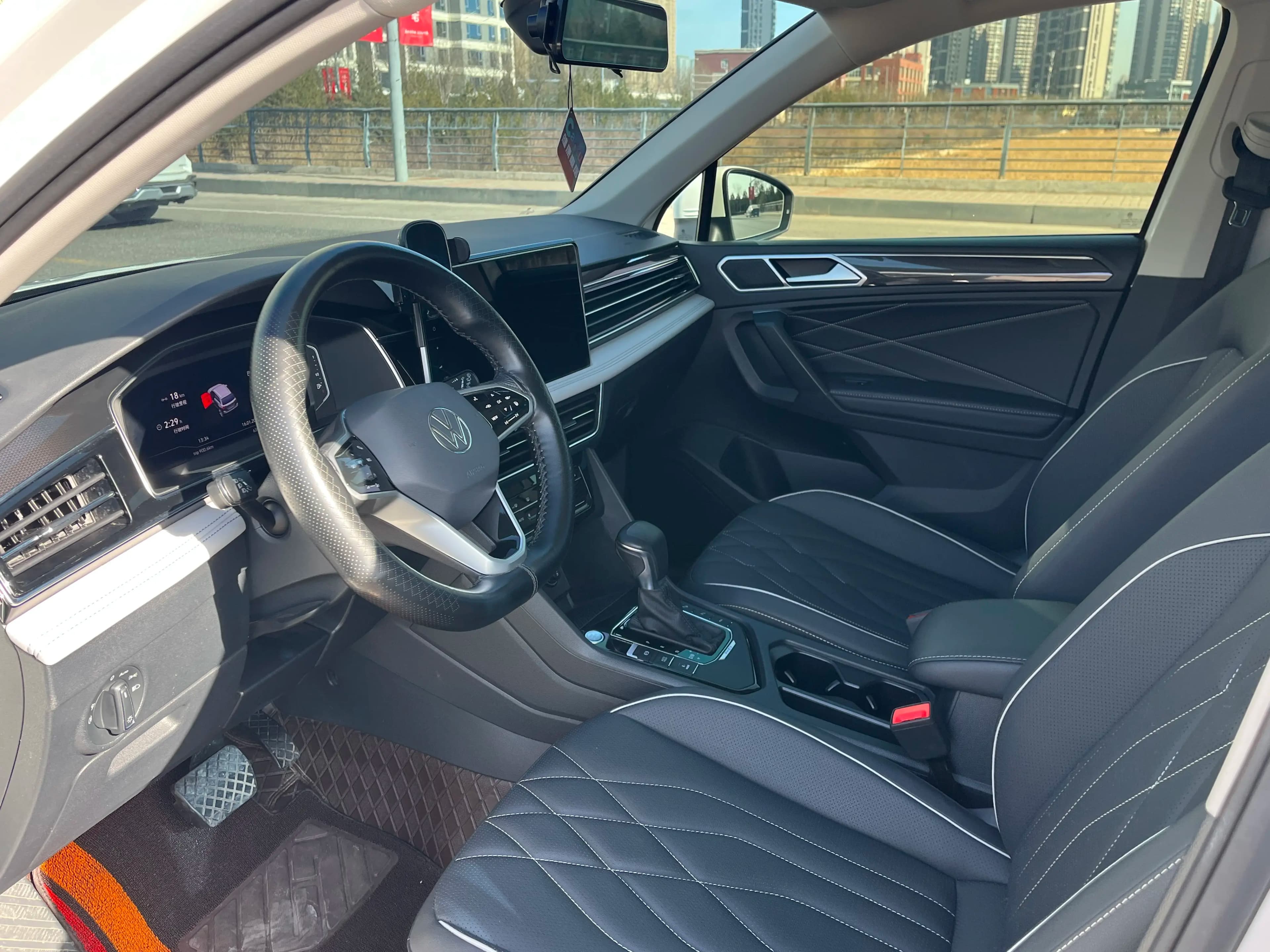 Volkswagen Tiguan L PHEV 2022 г. 63069 км. — фото 7