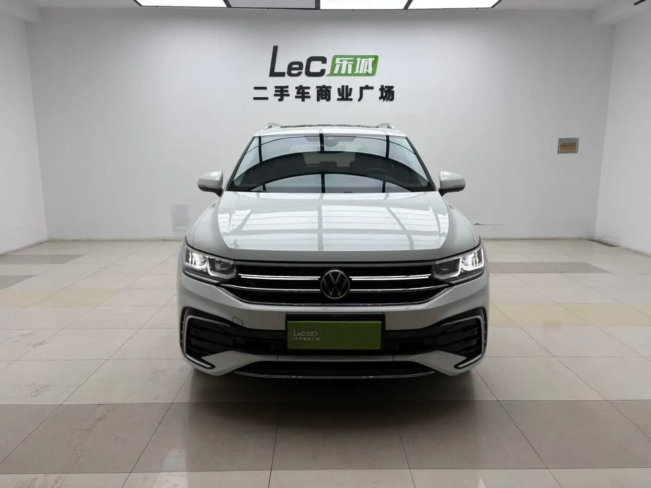 Volkswagen Tiguan L 2023 г. 39070 км. — фото 2