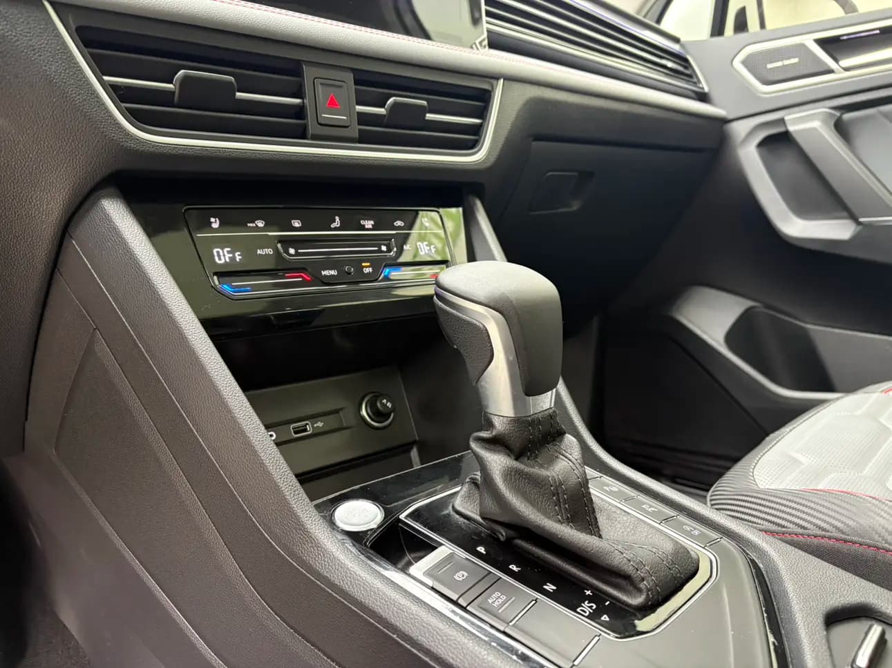 Volkswagen Tiguan L 2023 г. 39070 км. — фото 13
