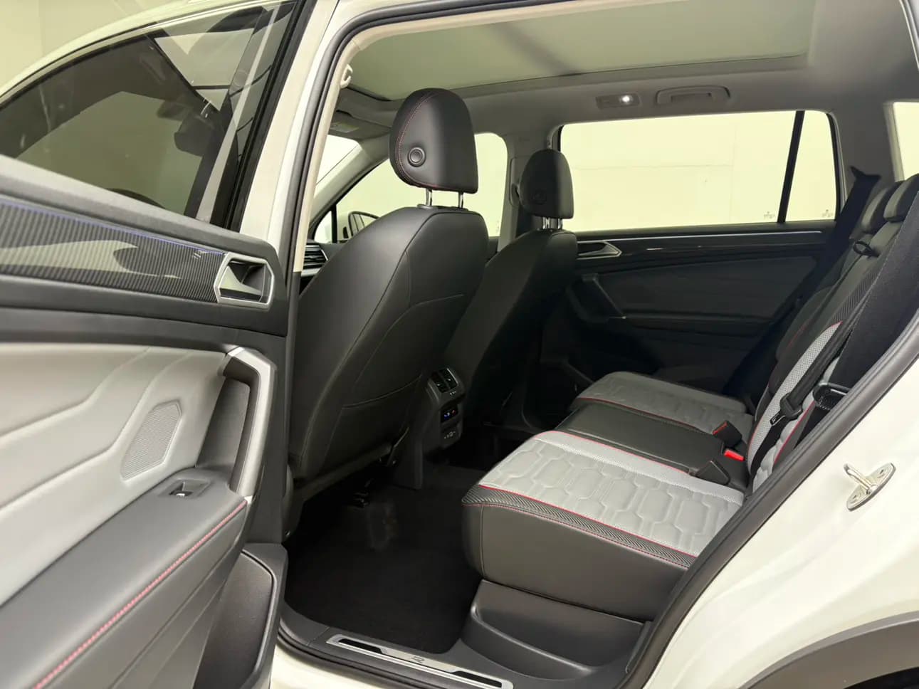 Volkswagen Tiguan L 2023 г. 39070 км. — фото 16