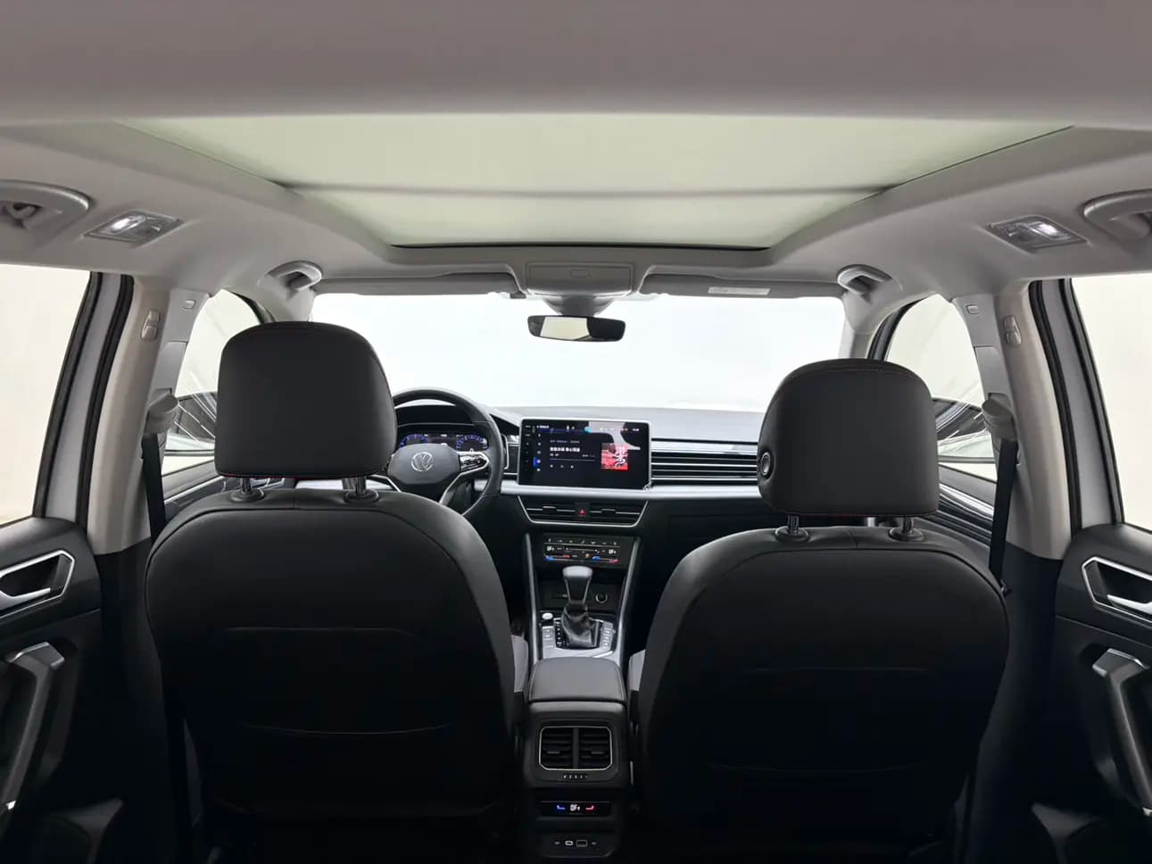Volkswagen Tiguan L 2023 г. 39070 км. — фото 17
