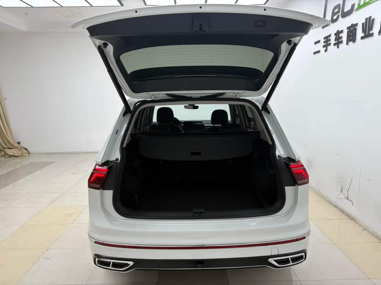 Volkswagen Tiguan L 2023 г. 39070 км. — фото 18