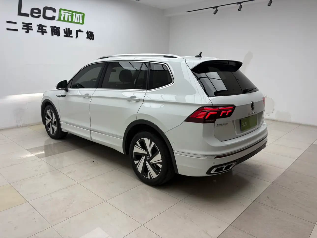 Volkswagen Tiguan L 2023 г. 39070 км. — фото 5