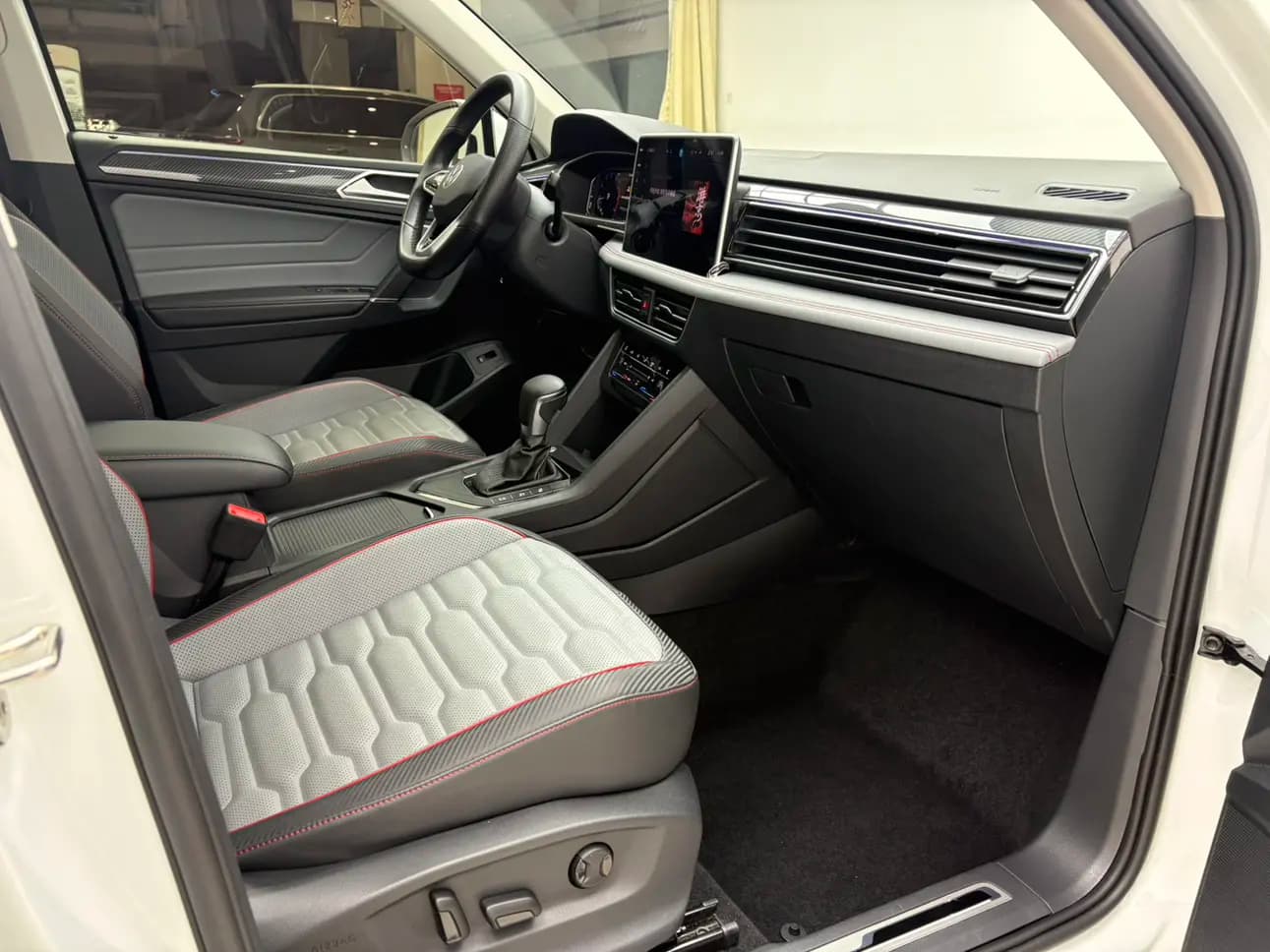 Volkswagen Tiguan L 2023 г. 39070 км. — фото 7