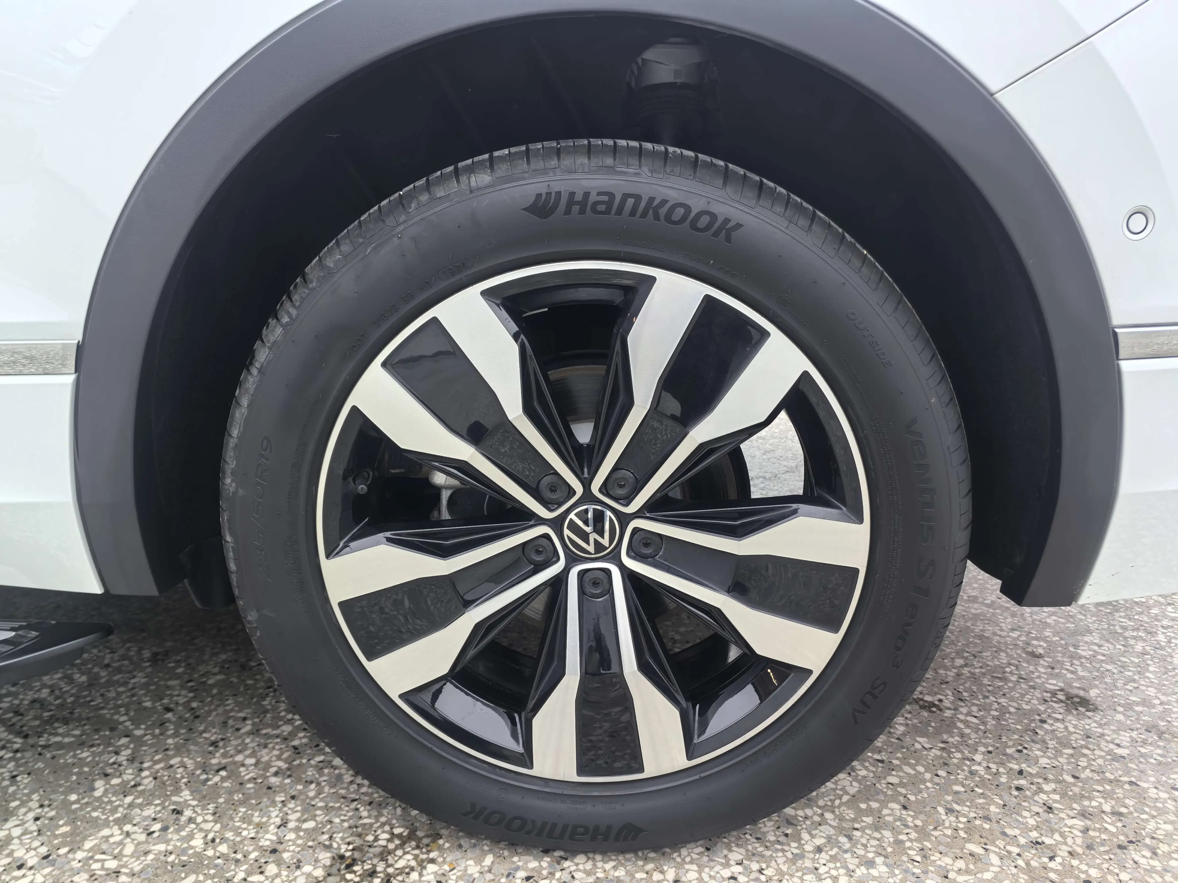 Volkswagen Tiguan L 2024 г. 8271 км. — фото 5