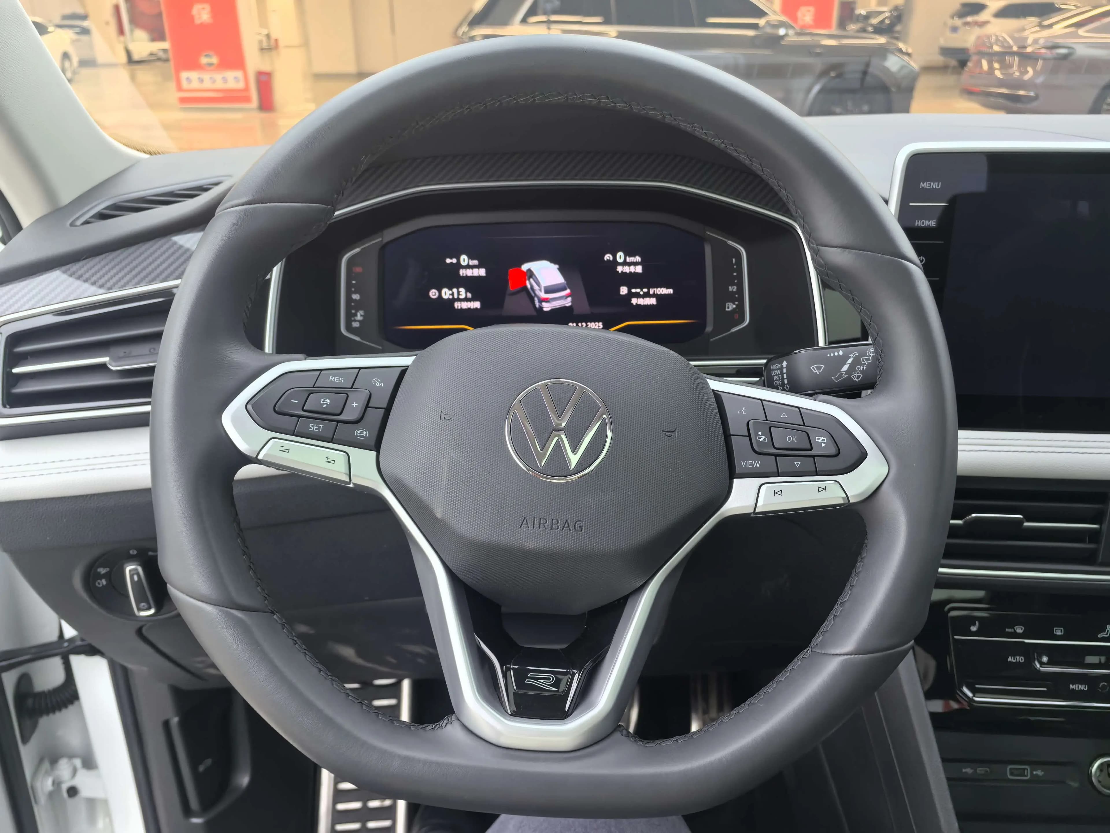 Volkswagen Tiguan L 2024 г. 8271 км. — фото 10