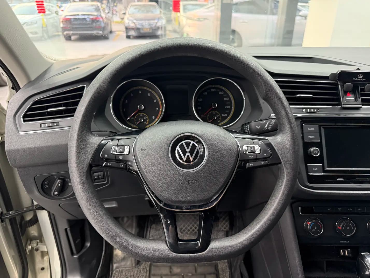 Volkswagen Tiguan L 2021 г. 106074 км. — фото 12