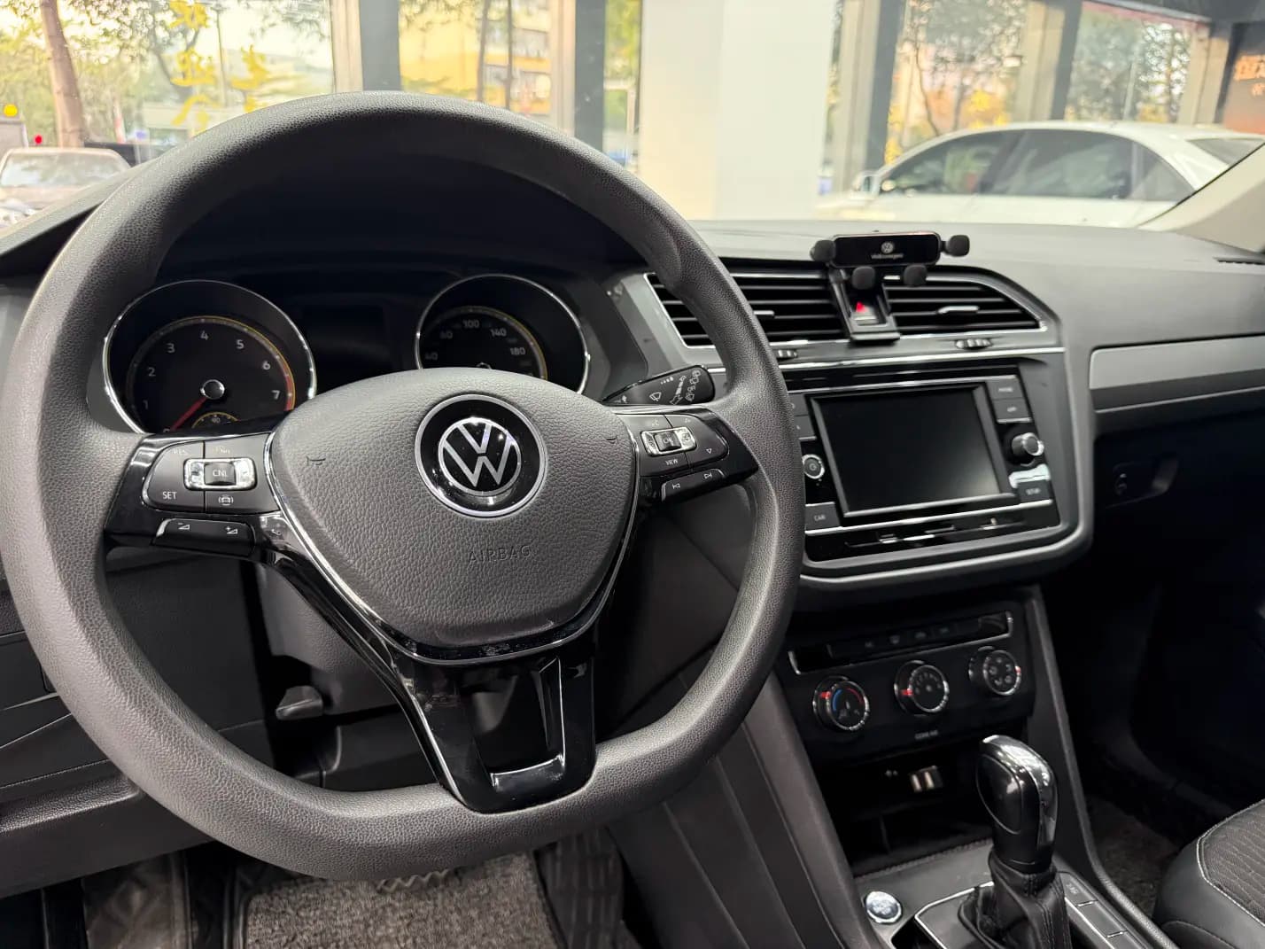 Volkswagen Tiguan L 2021 г. 106074 км. — фото 14