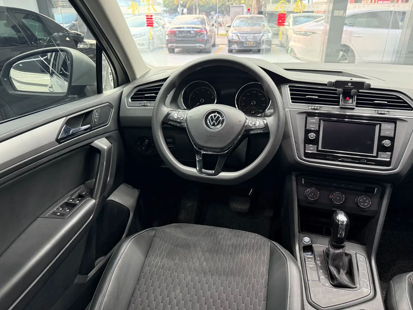 Volkswagen Tiguan L 2021 г. 106074 км. — фото 15