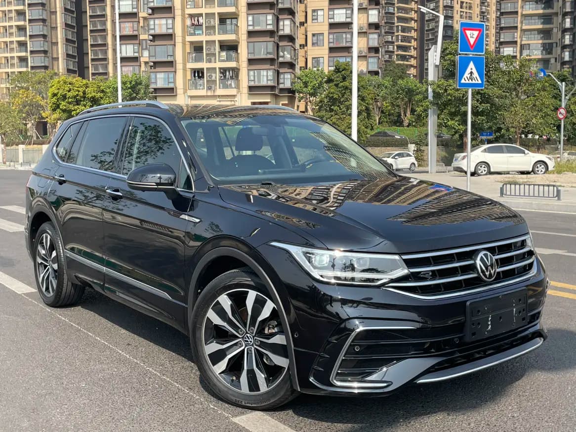 Volkswagen Tiguan L 2021 г. 50076 км. — фото 2
