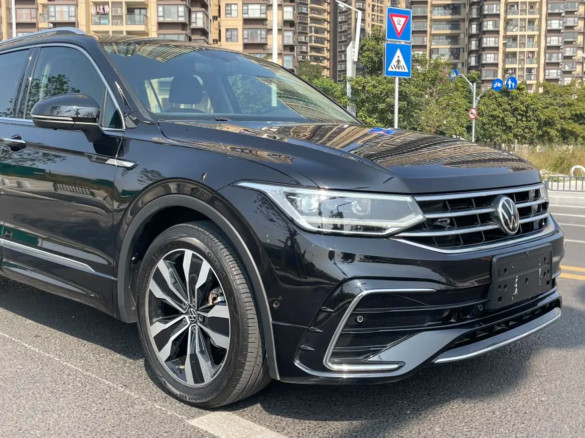 Volkswagen Tiguan L 2021 г. 50076 км. — фото 11