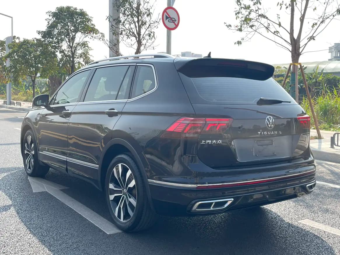 Volkswagen Tiguan L 2021 г. 50076 км. — фото 3
