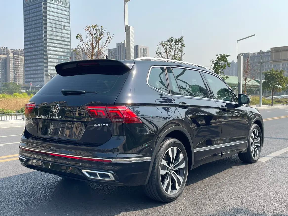 Volkswagen Tiguan L 2021 г. 50076 км. — фото 5