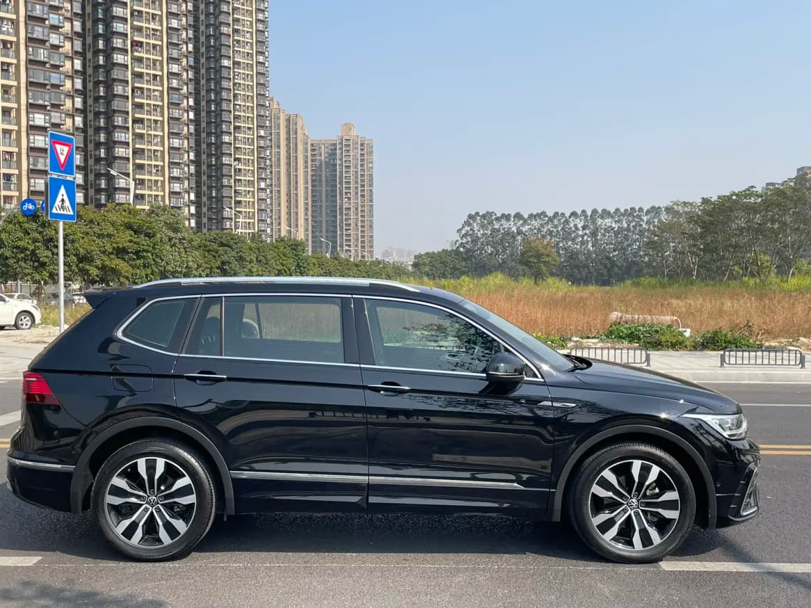 Volkswagen Tiguan L 2021 г. 50076 км. — фото 6