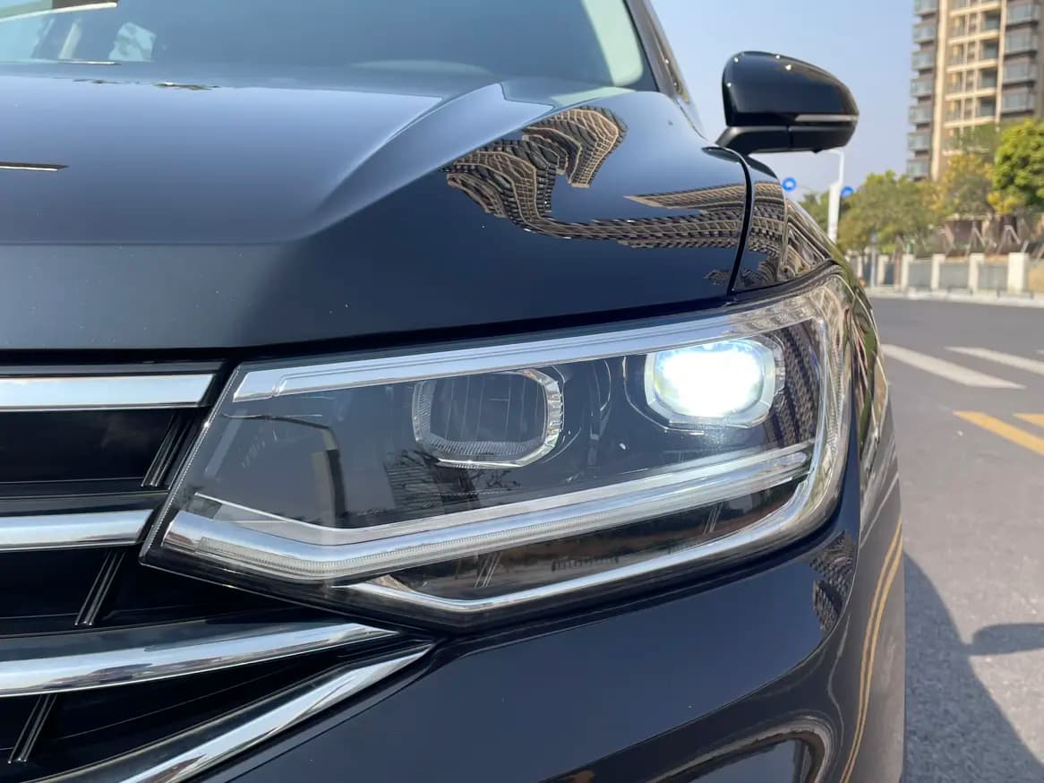 Volkswagen Tiguan L 2021 г. 50076 км. — фото 8