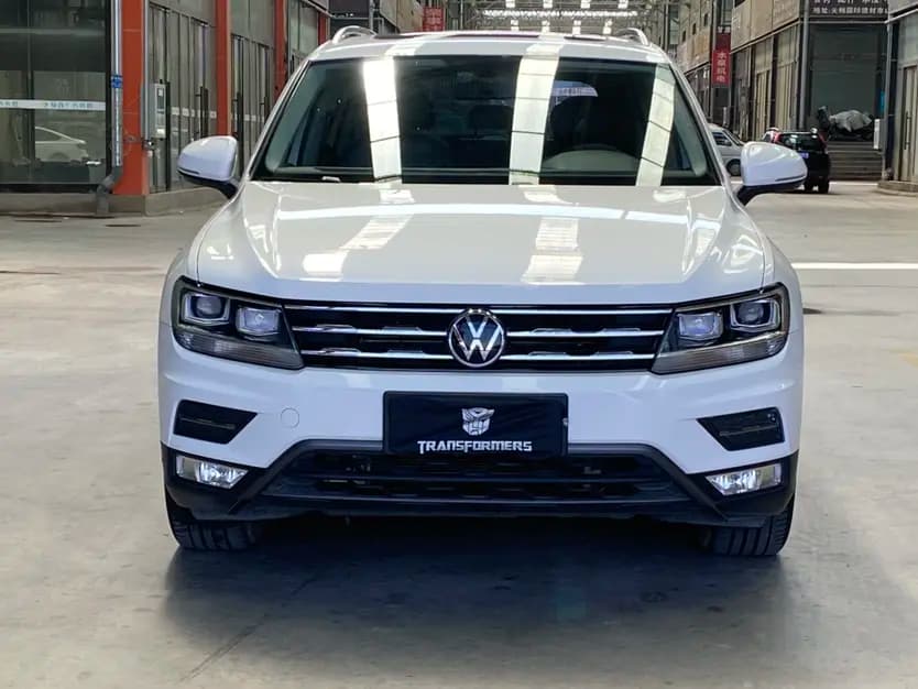 Volkswagen Tiguan L 2021 г. 49078 км. — фото 2