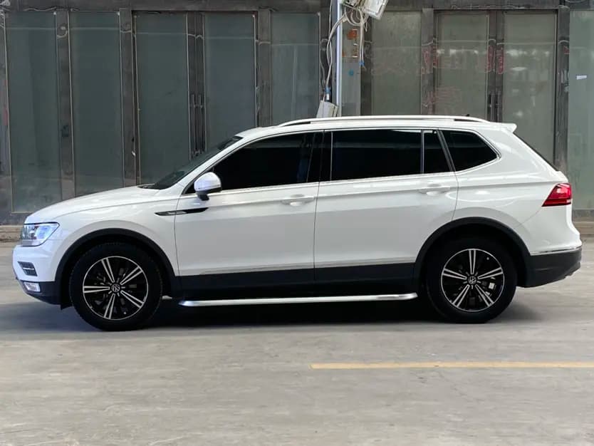 Volkswagen Tiguan L 2021 г. 49078 км. — фото 3