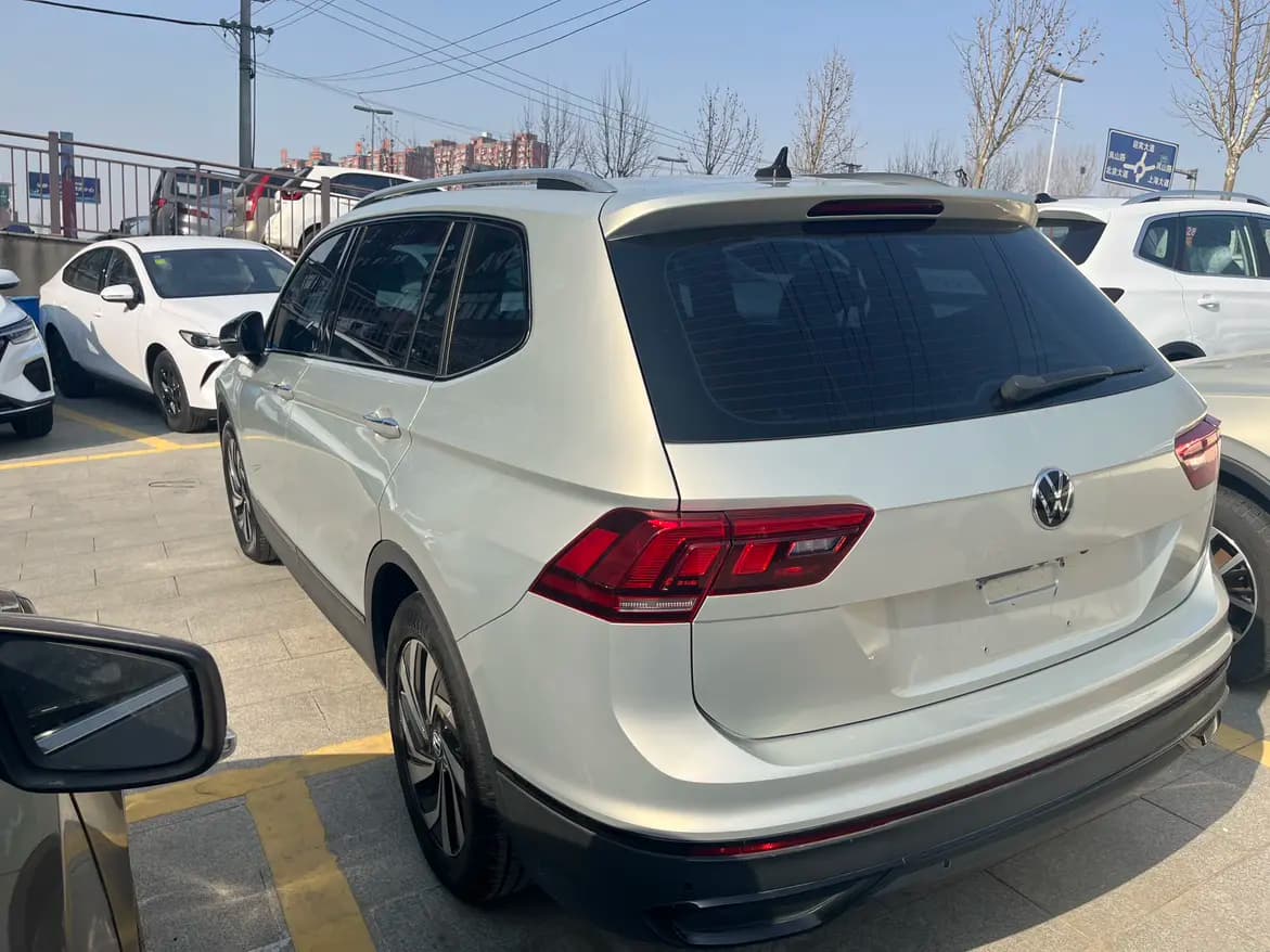 Volkswagen Tiguan L 2022 г. 30079 км. — фото 3