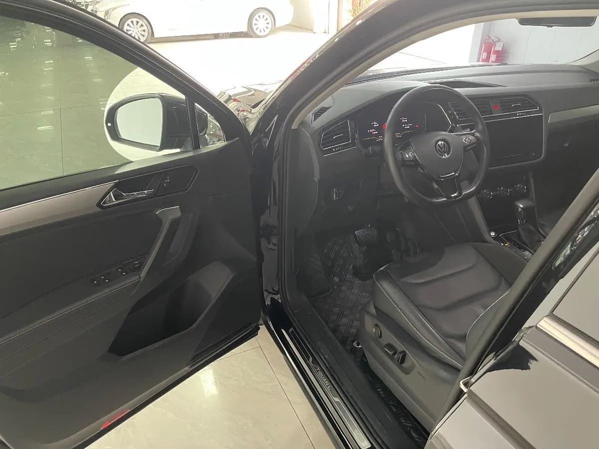 Volkswagen Tiguan L 2021 г. 67080 км. — фото 11