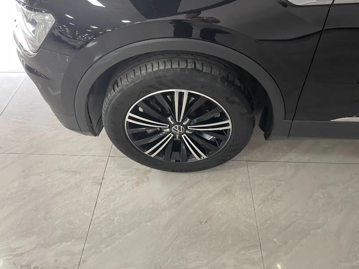 Volkswagen Tiguan L 2021 г. 67080 км. — фото 5