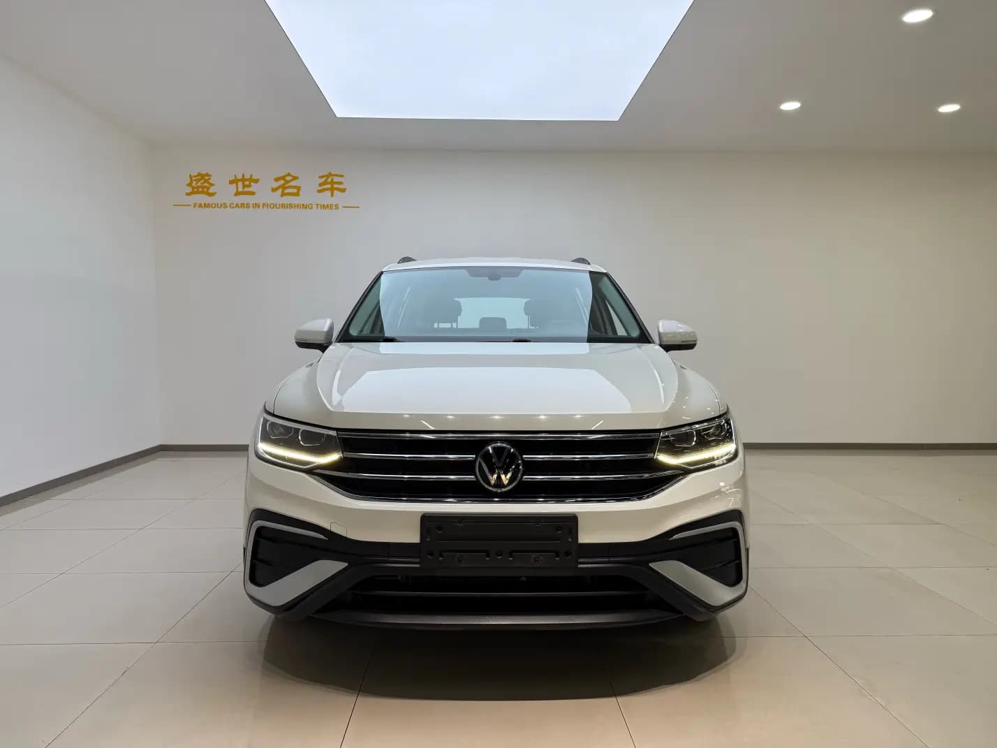 Volkswagen Tiguan L 2022 г. 67083 км. — фото 2