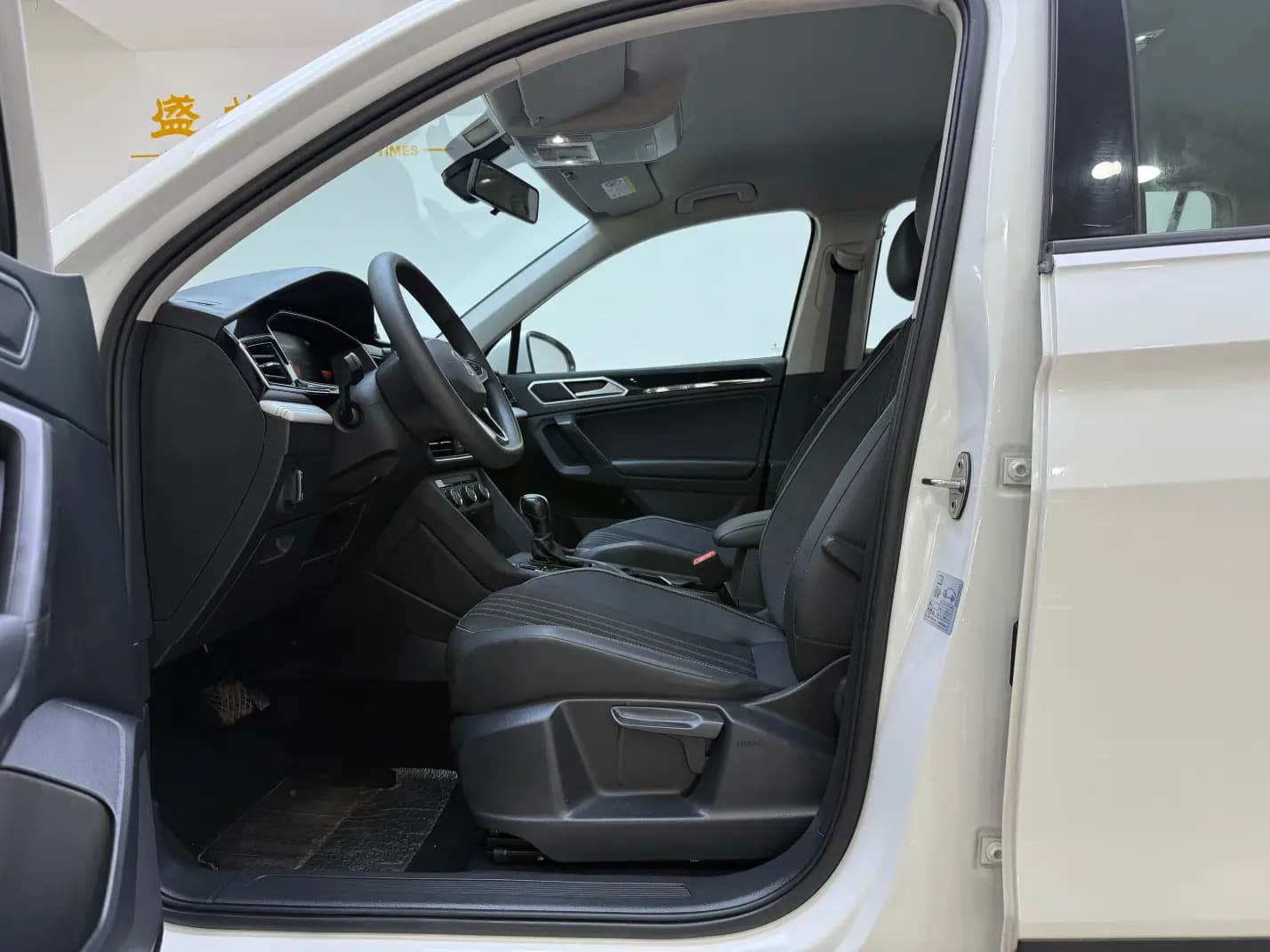 Volkswagen Tiguan L 2022 г. 67083 км. — фото 11