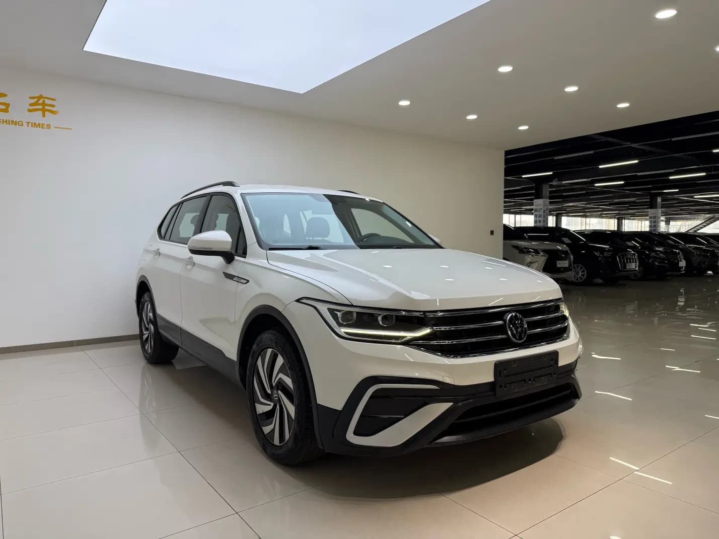 Volkswagen Tiguan L 2022 г. 67083 км. — фото 3