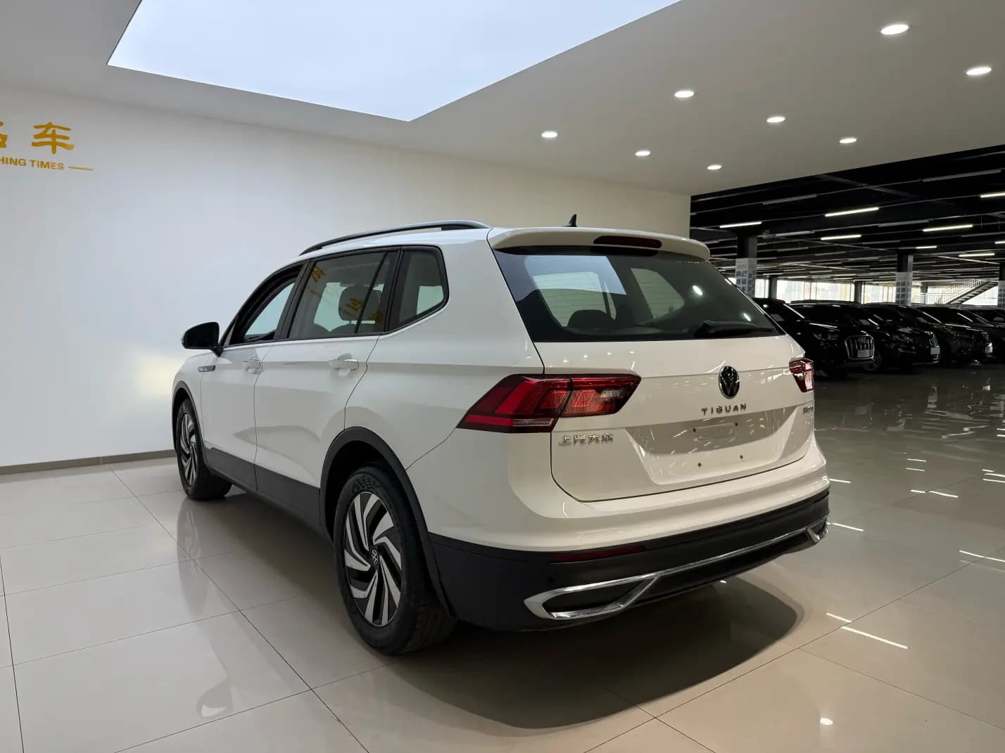 Volkswagen Tiguan L 2022 г. 67083 км. — фото 4