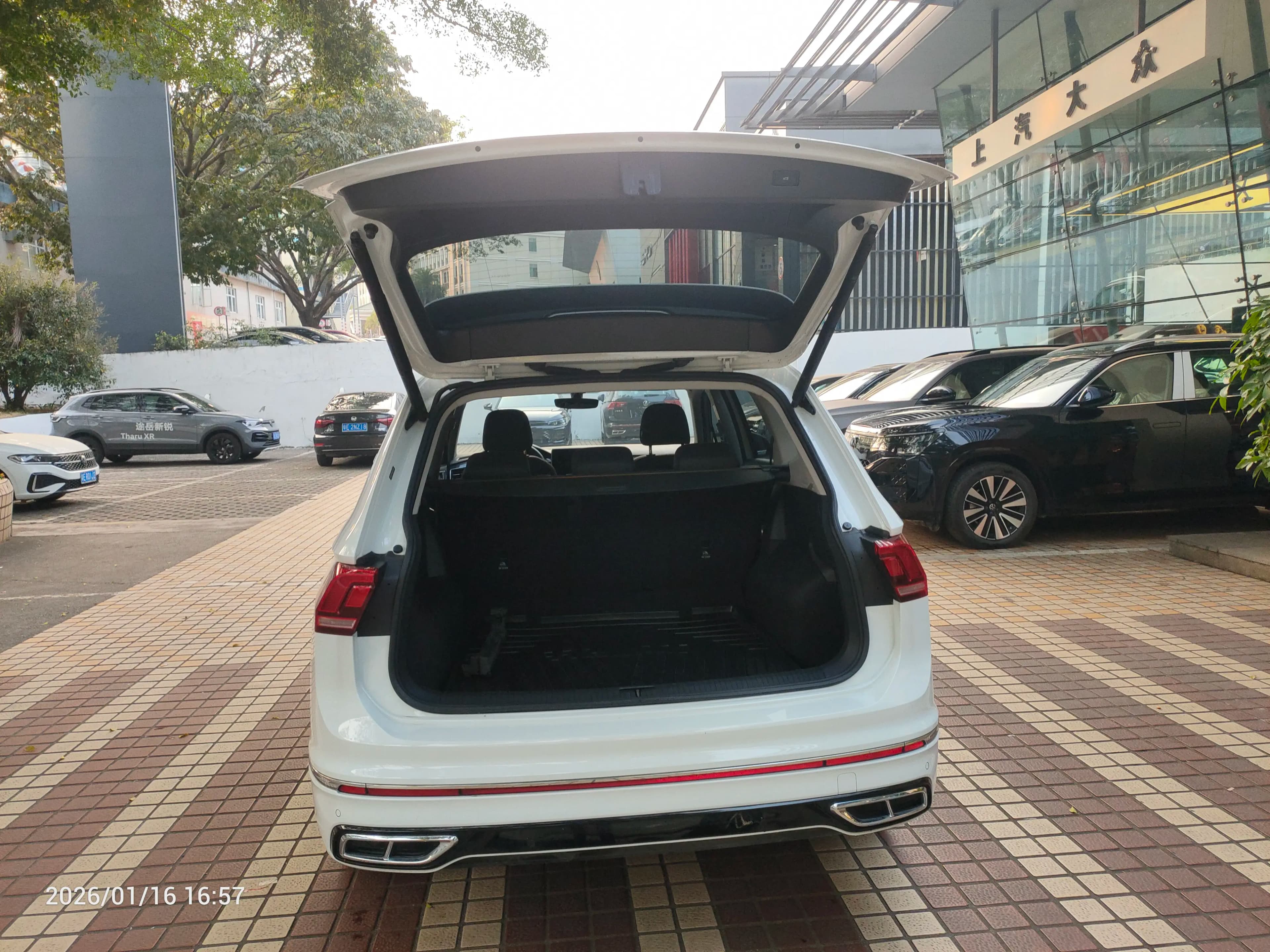 Volkswagen Tiguan L 2024 г. 4385 км. — фото 12