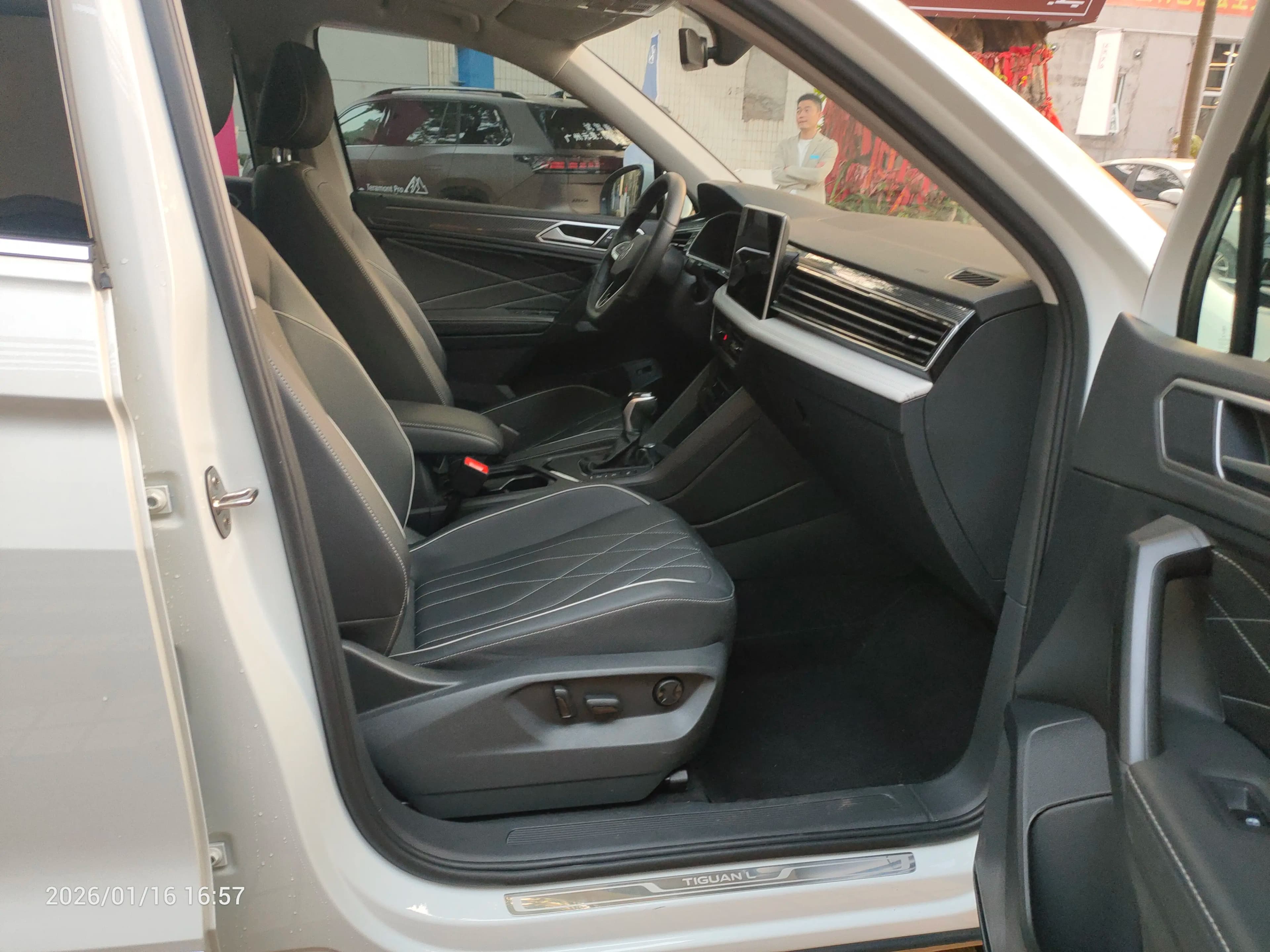 Volkswagen Tiguan L 2024 г. 4385 км. — фото 7