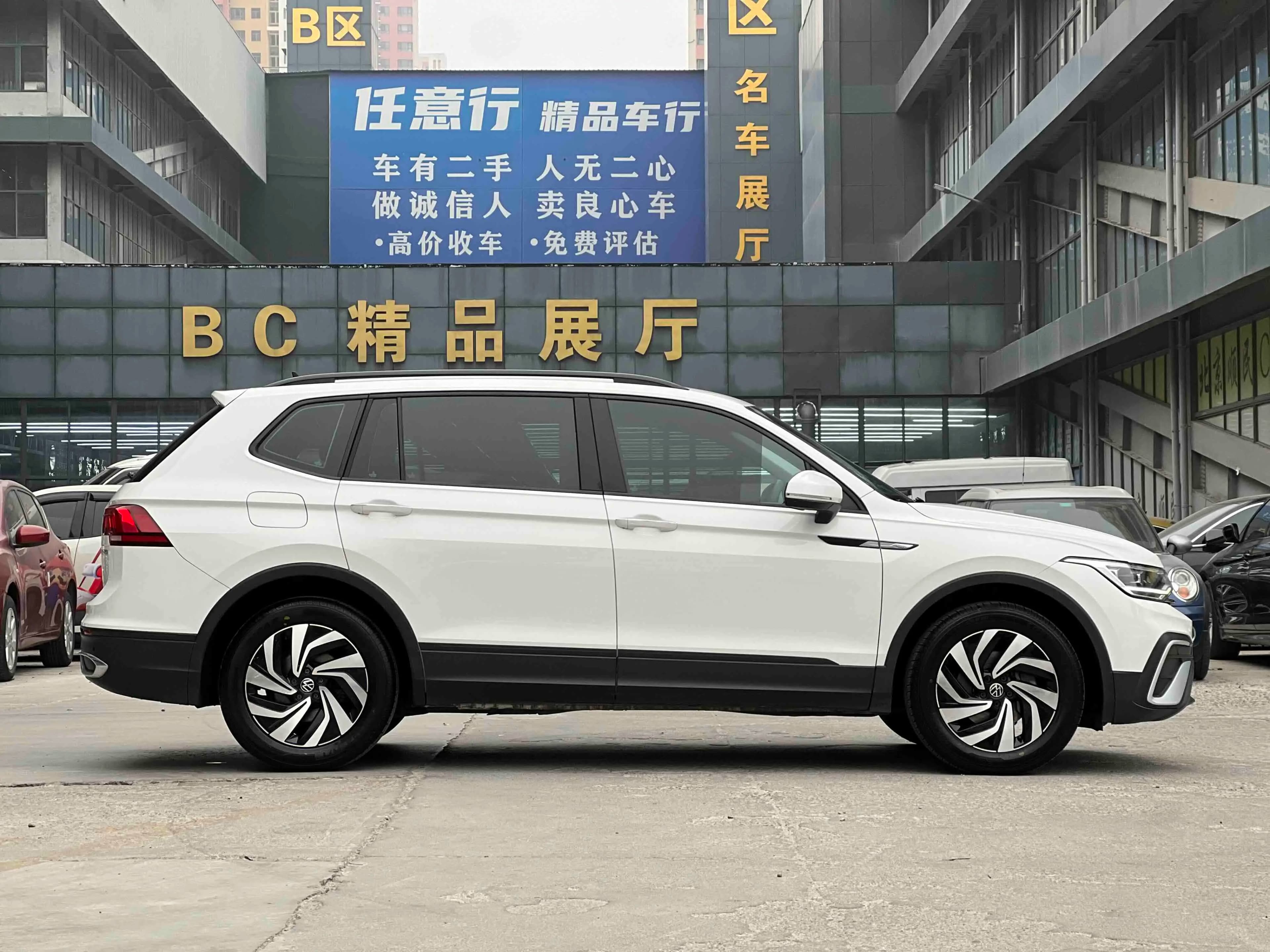 Volkswagen Tiguan L 2022 г. 110086 км. — фото 7